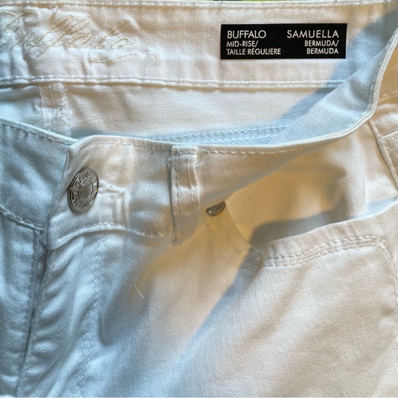 Buffalo Bermuda shorts, white, size 8 - Picture 1 of 4